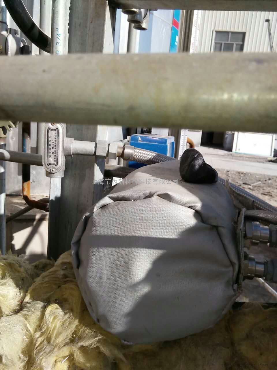 是一种专为户外餐厨设计的一套移动厨房系统)