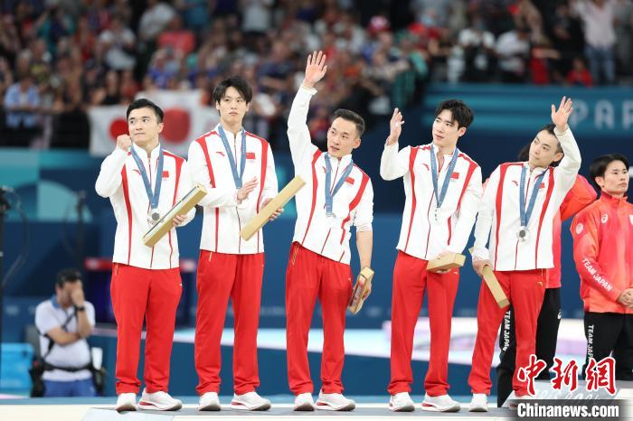 巴黎奥运会中国男团惜败日本摘银，0.532分差距成