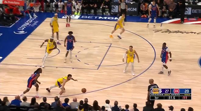 东契奇砍32分难救主 湖人惜败活塞终结9连胜