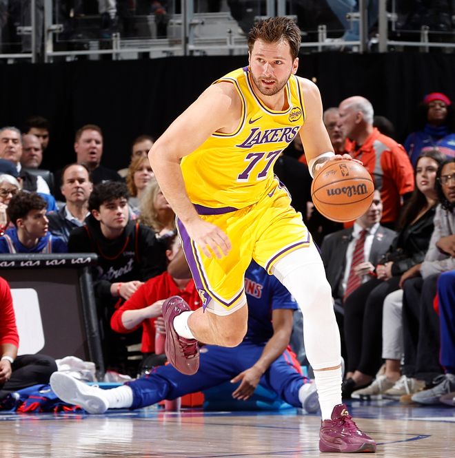 东契奇砍32分难救主 湖人惜败活塞终结9连胜