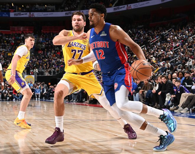 东契奇砍32分难救主 湖人惜败活塞终结9连胜