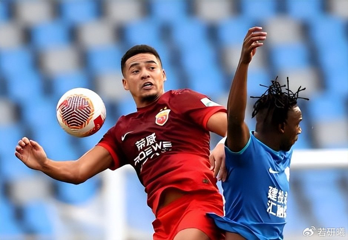 上港队主场力克云南玉昆 王燊超破门蒋光太复出