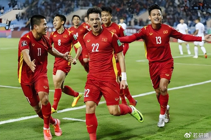 上港队主场力克云南玉昆 王燊超破门蒋光太复出