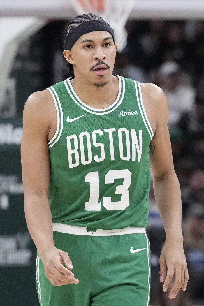 凯尔特人阵容重组仍强势夺冠 绿军双探花领跑季